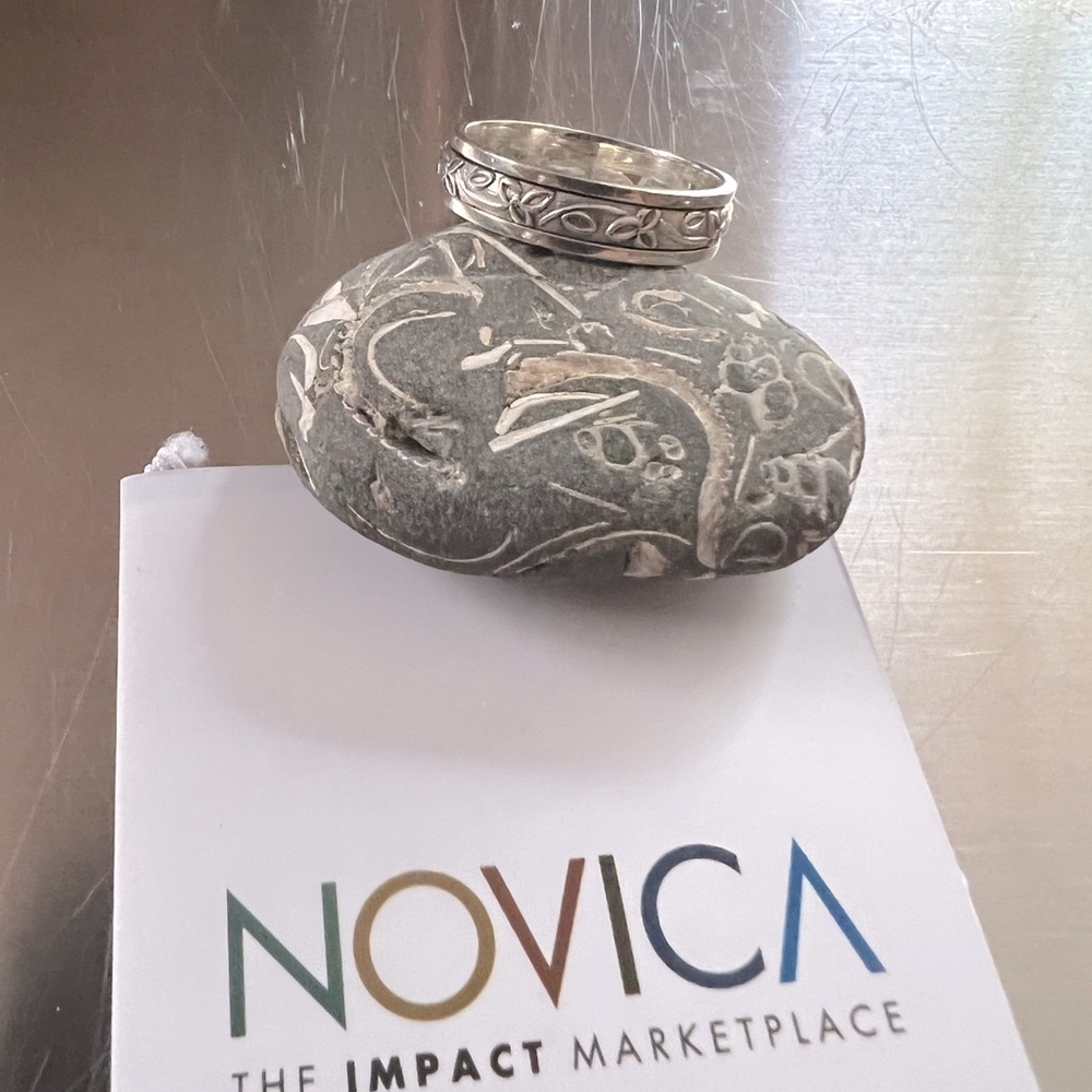 NOVICA sterling silver “ spinning leaves” band spinner ring ..